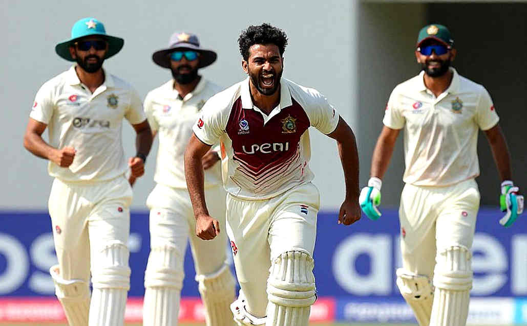 নর্টজের লাল বলের ফেরা: ডারবানের সেলাই, আঠারো জনের তালিকা আর ডব্লিউটিসি-র হিসাবের খাতা নর্টজের লাল বলের ফেরা: ডারবানের সেলাই, আঠারো জনের তালিকা আর ডব্লিউটিসি-র হিসাবের খাতা