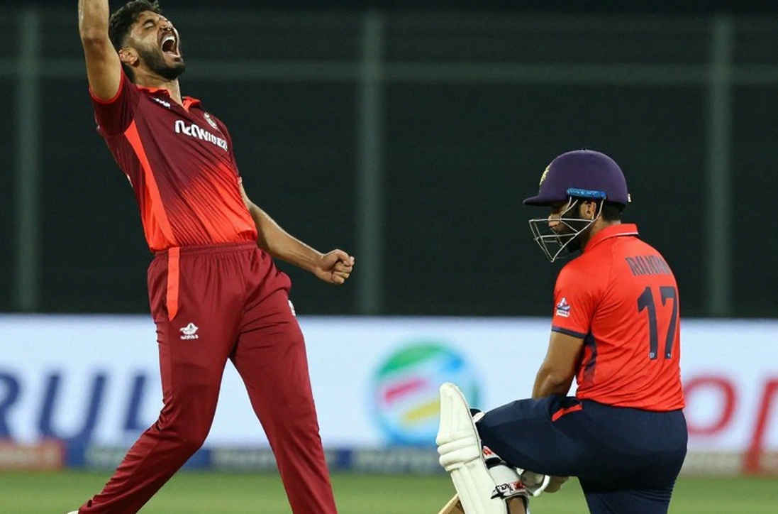 ব্লকচেইনের খাতায় ক্রিকেটের হিসাব: ডেটা, বিশ্বাস আর খালি স্টেডিয়ামের নীরবতা ব্লকচেইনের খাতায় ক্রিকেটের হিসাব: ডেটা, বিশ্বাস আর খালি স্টেডিয়ামের নীরবতা